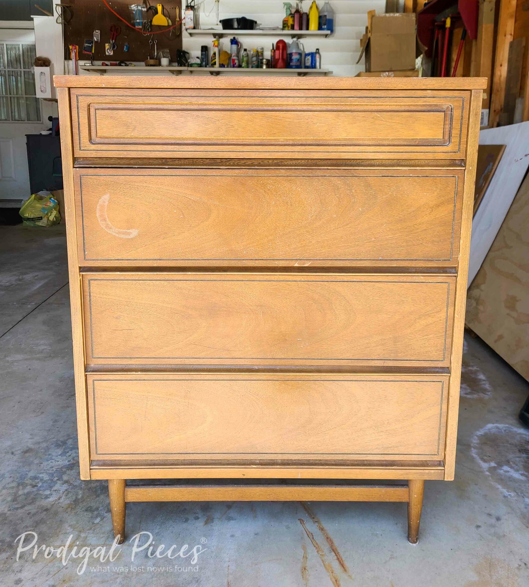 Bassett Mid Century Modern Chest of Drawers Before Makeover | prodigalpieces.com #prodigalpieces Bassett Mid Century Modern Chest of Drawers Before Makeover | prodigalpieces.com #prodigalpieces