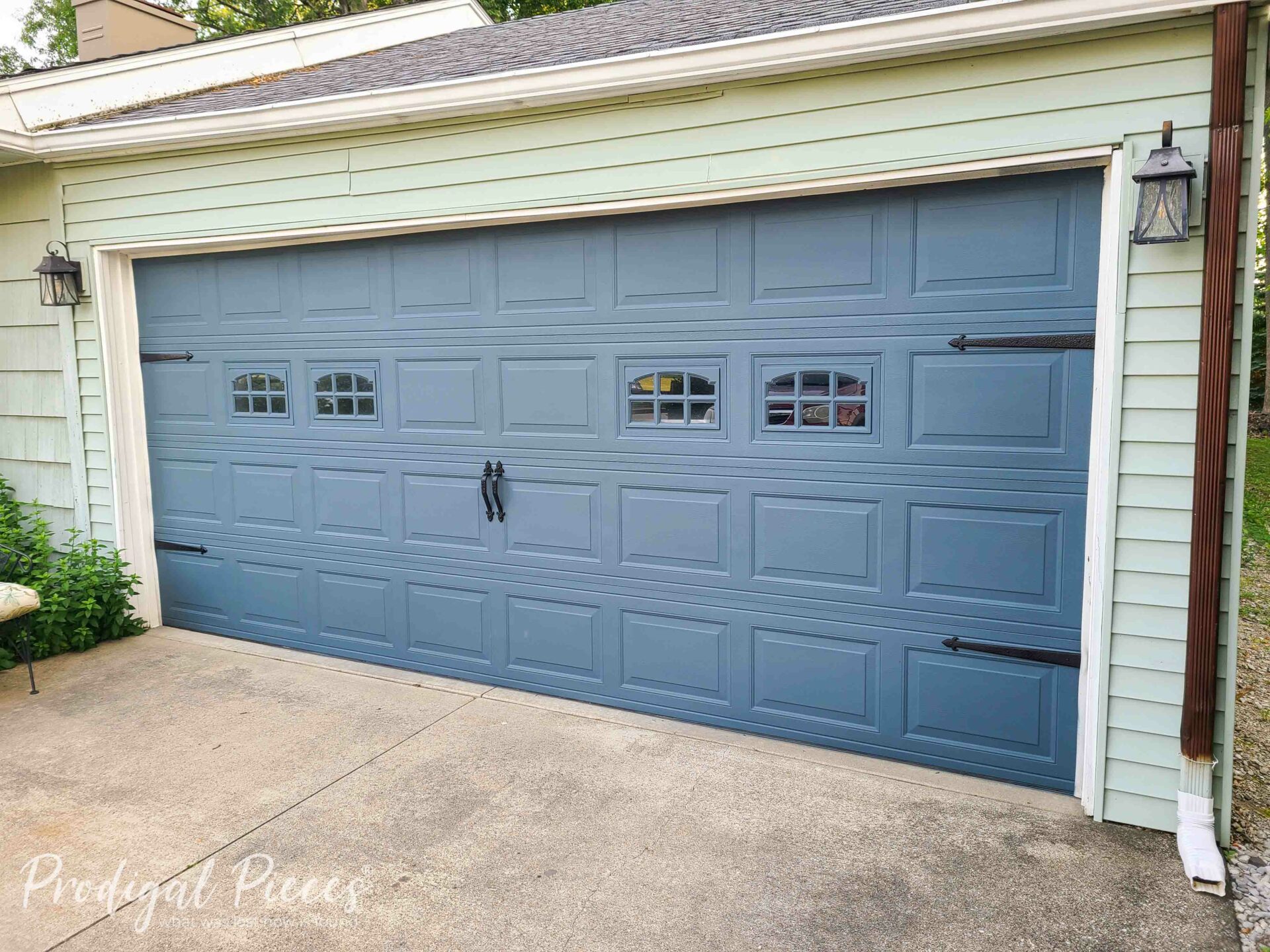 Blue Garage Door Makeover by Livin' Real with Larissa | livinrealwithlarissa.com Blue Garage Door Makeover by Livin' Real with Larissa | livinrealwithlarissa.com