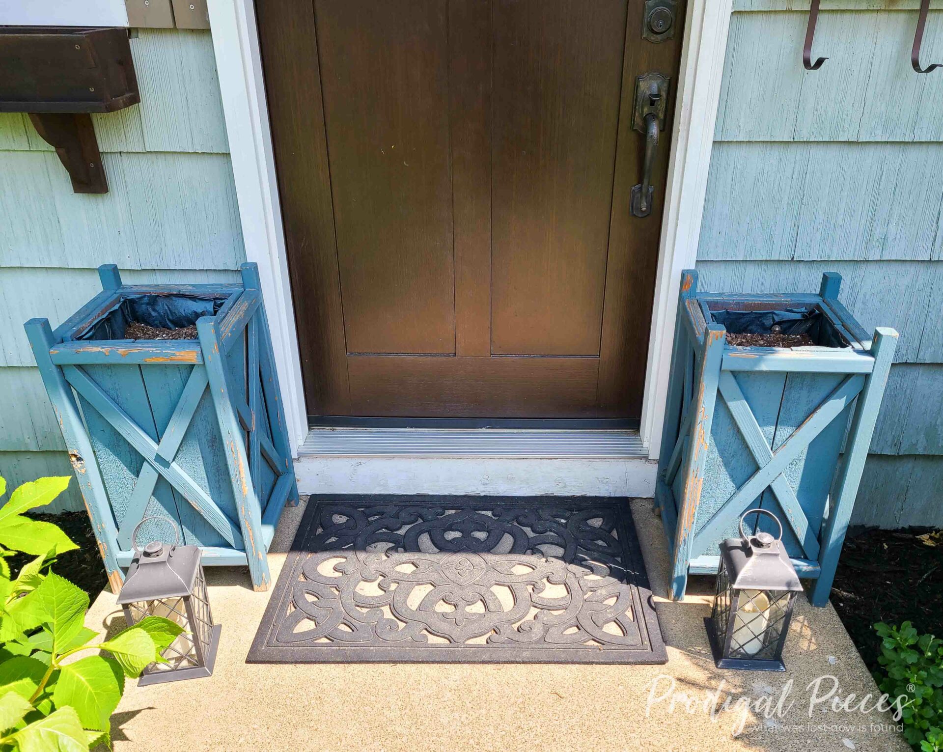 DIY Planter Boxes with Free Build Plans by Larissa of Prodigal Pieces | prodigalpieces.com #prodigalpieces DIY Planter Boxes with Free Build Plans by Larissa of Prodigal Pieces | prodigalpieces.com #prodigalpieces