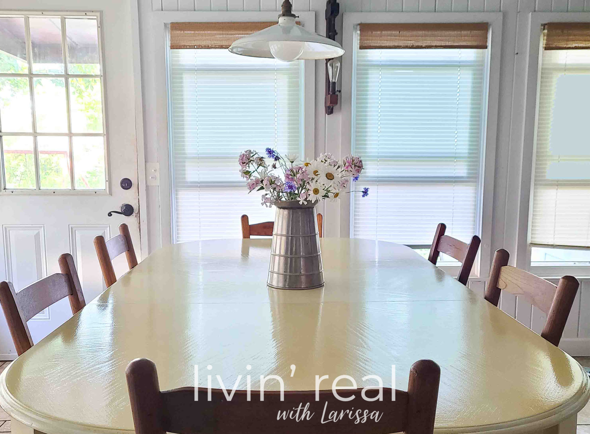 Featured Dining Table Makeover by Livin' Real with Larissa | livinrealwithlarissa.com #livinrealwithlarissa
