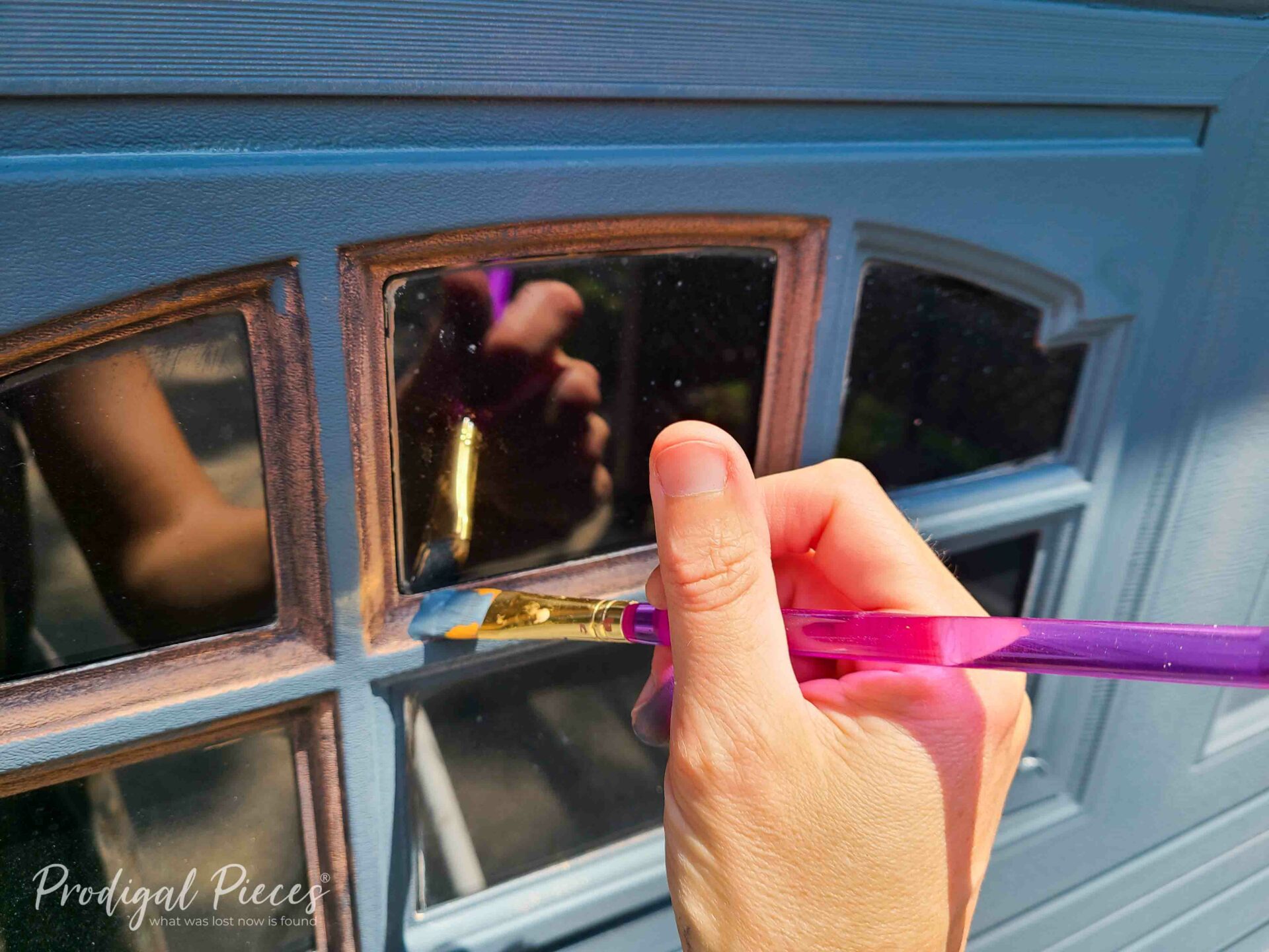Painting Garage Door Window Trim | livinrealwithlarissa.com Painting Garage Door Window Trim | livinrealwithlarissa.com