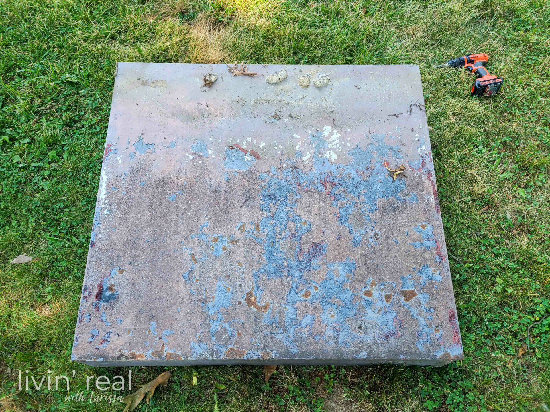 Dirty, Rusty Metal Awning Before | livinrealwithlarissa.com #livinrealwithlarissa Dirty, Rusty Metal Awning Before | livinrealwithlarissa.com #livinrealwithlarissa