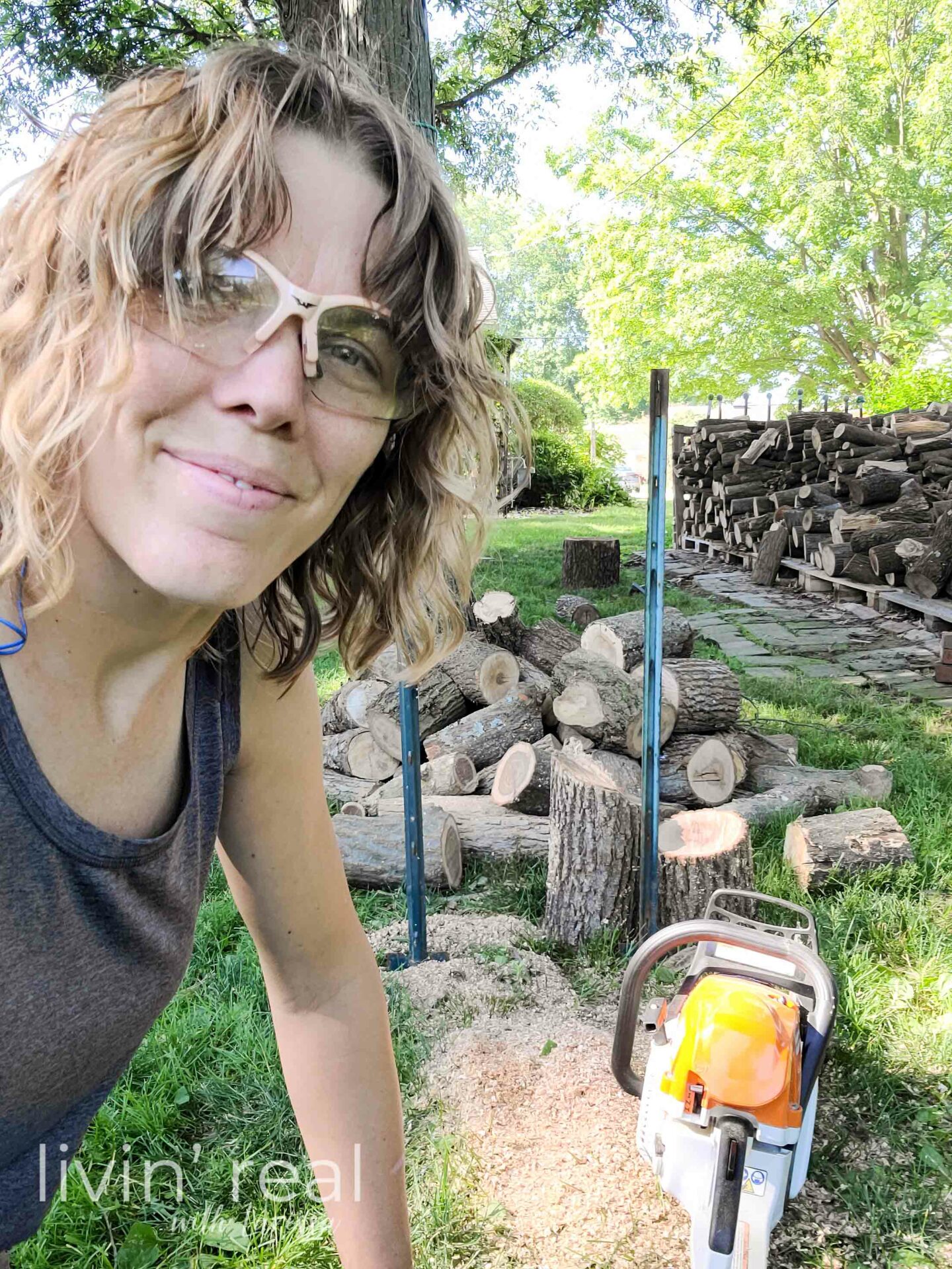 Larissa prepping firewood for winter | livnrealwithlarissa.com #livinrealwithlarissa Larissa prepping firewood for winter | livnrealwithlarissa.com #livinrealwithlarissa