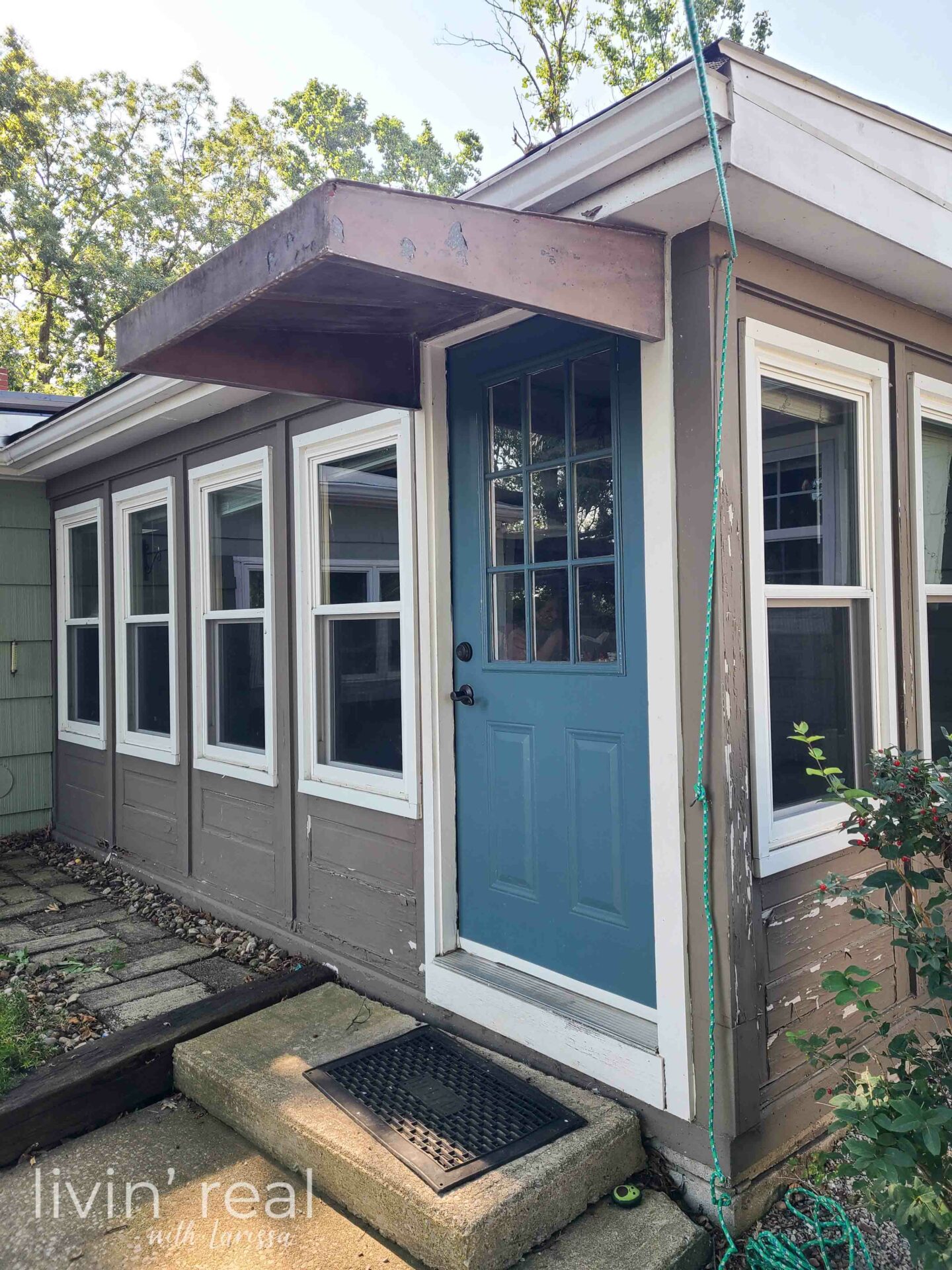Metal Awning Before Makeover by Livin' Real with Larissa | livinrealwithlarissa.com #livinrealwithlarissa Metal Awning Before Makeover by Livin' Real with Larissa | livinrealwithlarissa.com #livinrealwithlarissa