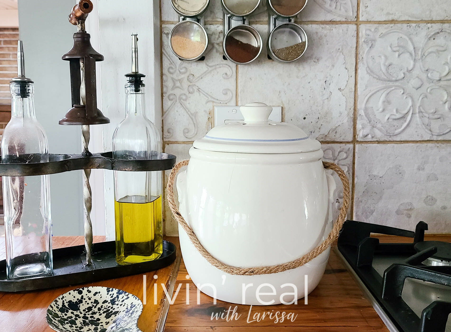 Featured DIY Compost Crock Tutorial from an Upcycled Cookie Jar by Livin' Real with Larissa | livinrealwithlarissa.com #livinrealwithlarissa