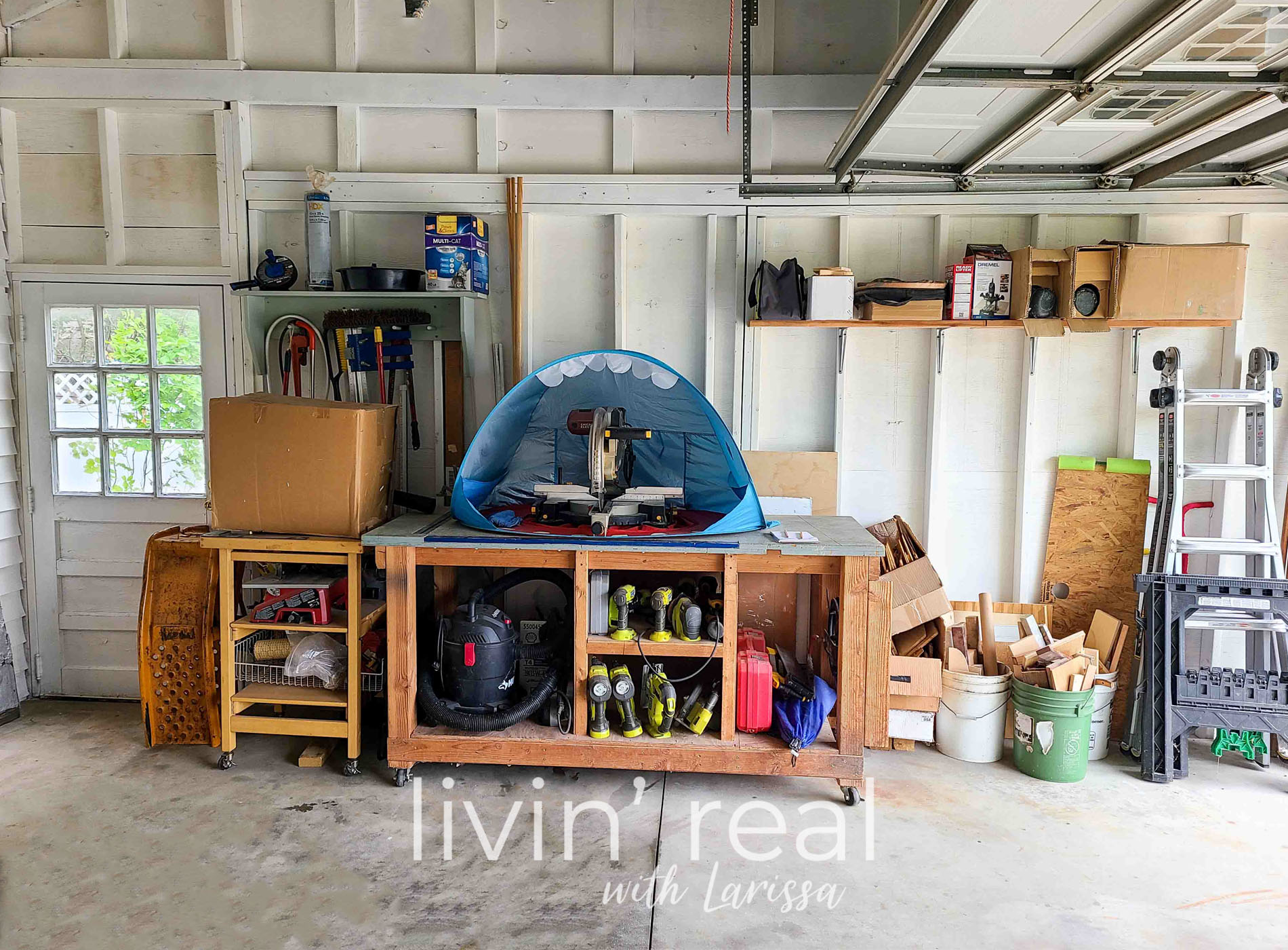 Featured Garage Makeover for Less Stress by Livin' Real with Larissa | livinrealwithlarissa.com #livinrealwithlarissa