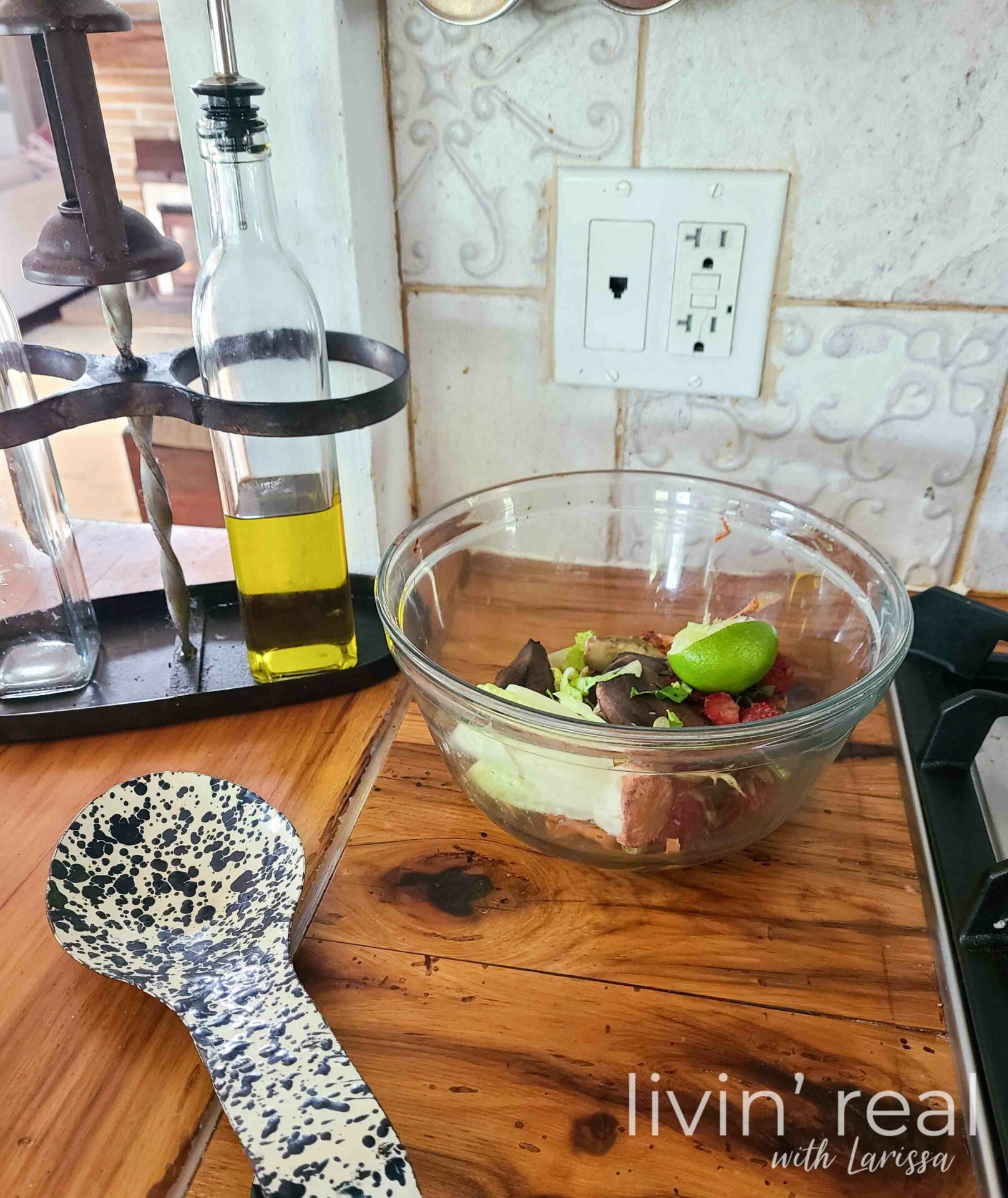 Glass Bowl for Compost | livinrealwithlarissa.com #livinrealwithlarissa Glass Bowl for Compost | livinrealwithlarissa.com #livinrealwithlarissa