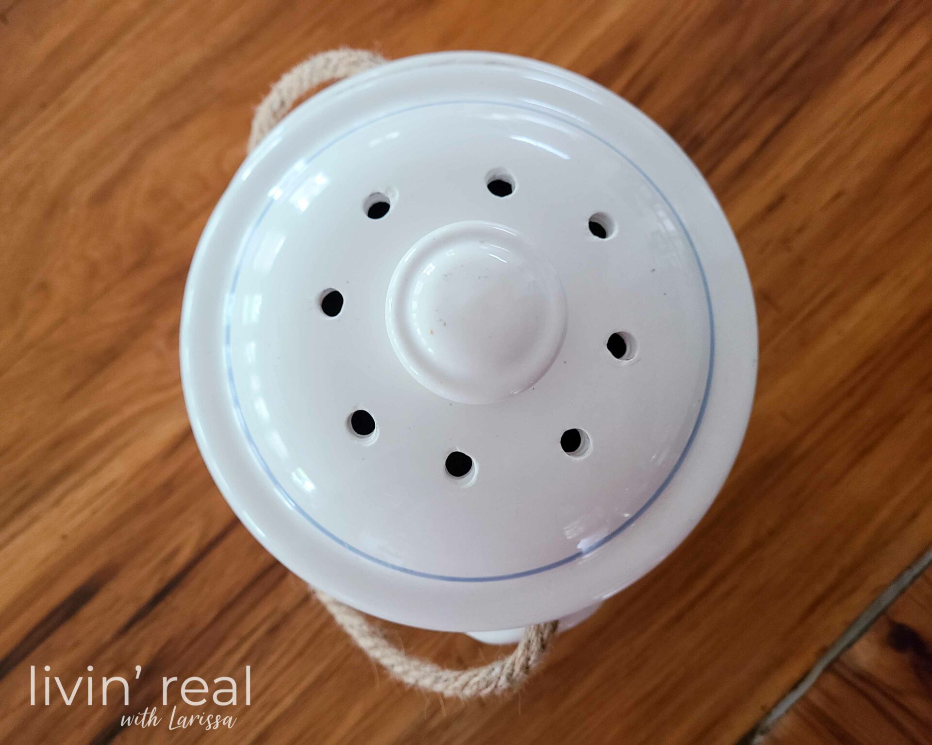 Top View of DIY Compost Crock by Livin' Real with Larissa | livinrealwithlarissa.com #livinrealwithlarissa Top View of DIY Compost Crock by Livin' Real with Larissa | livinrealwithlarissa.com #livinrealwithlarissa