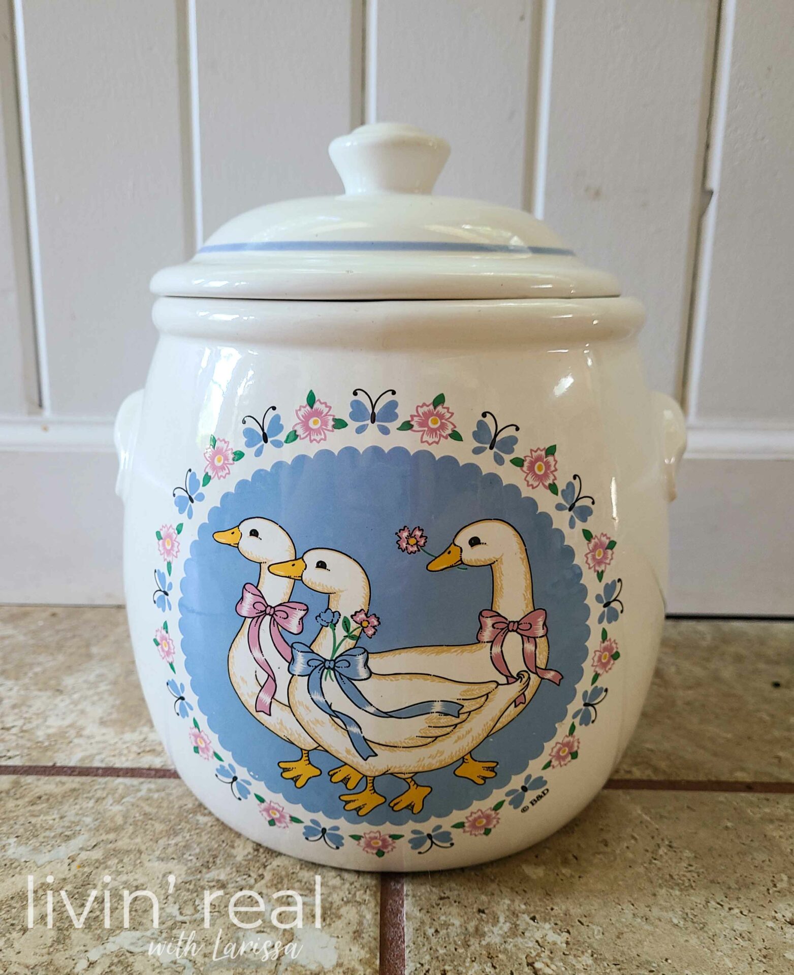 Vintage Cookie Jar Before Upcycle | livinrealwithlarissa.com #livinrealwithlarissa Vintage Cookie Jar Before Upcycle | livinrealwithlarissa.com #livinrealwithlarissa