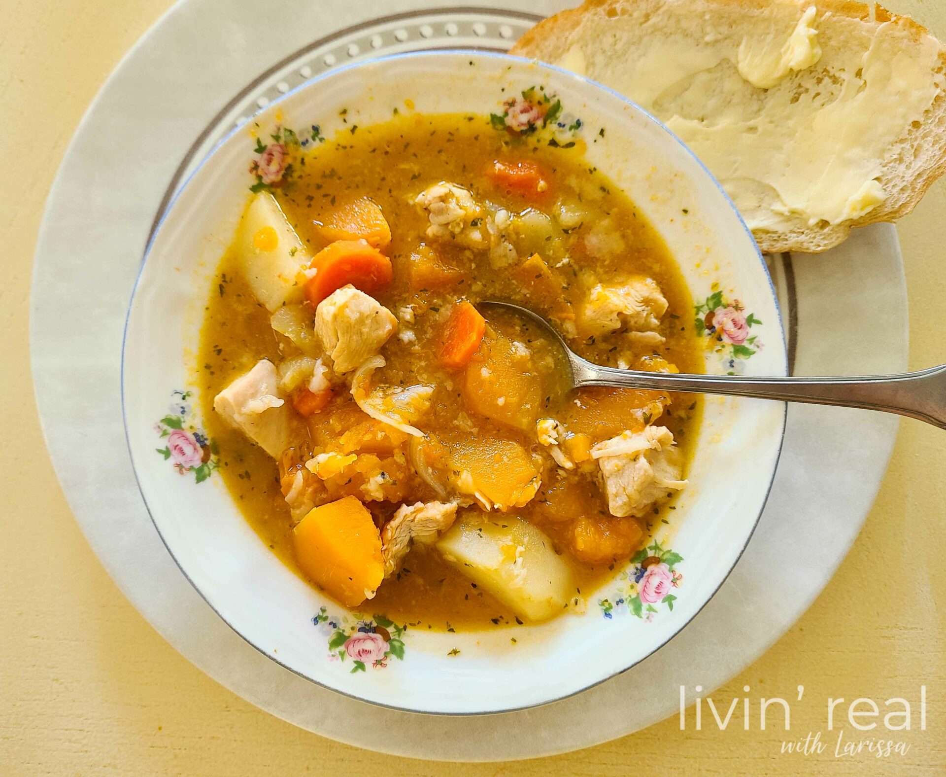 Hearty Chicken Stew Bowl Recipe by Livin' Real with Larissa | livinrealwithlarissa.com #livinrealwithlarissa Hearty Chicken Stew Bowl Recipe by Livin' Real with Larissa | livinrealwithlarissa.com #livinrealwithlarissa