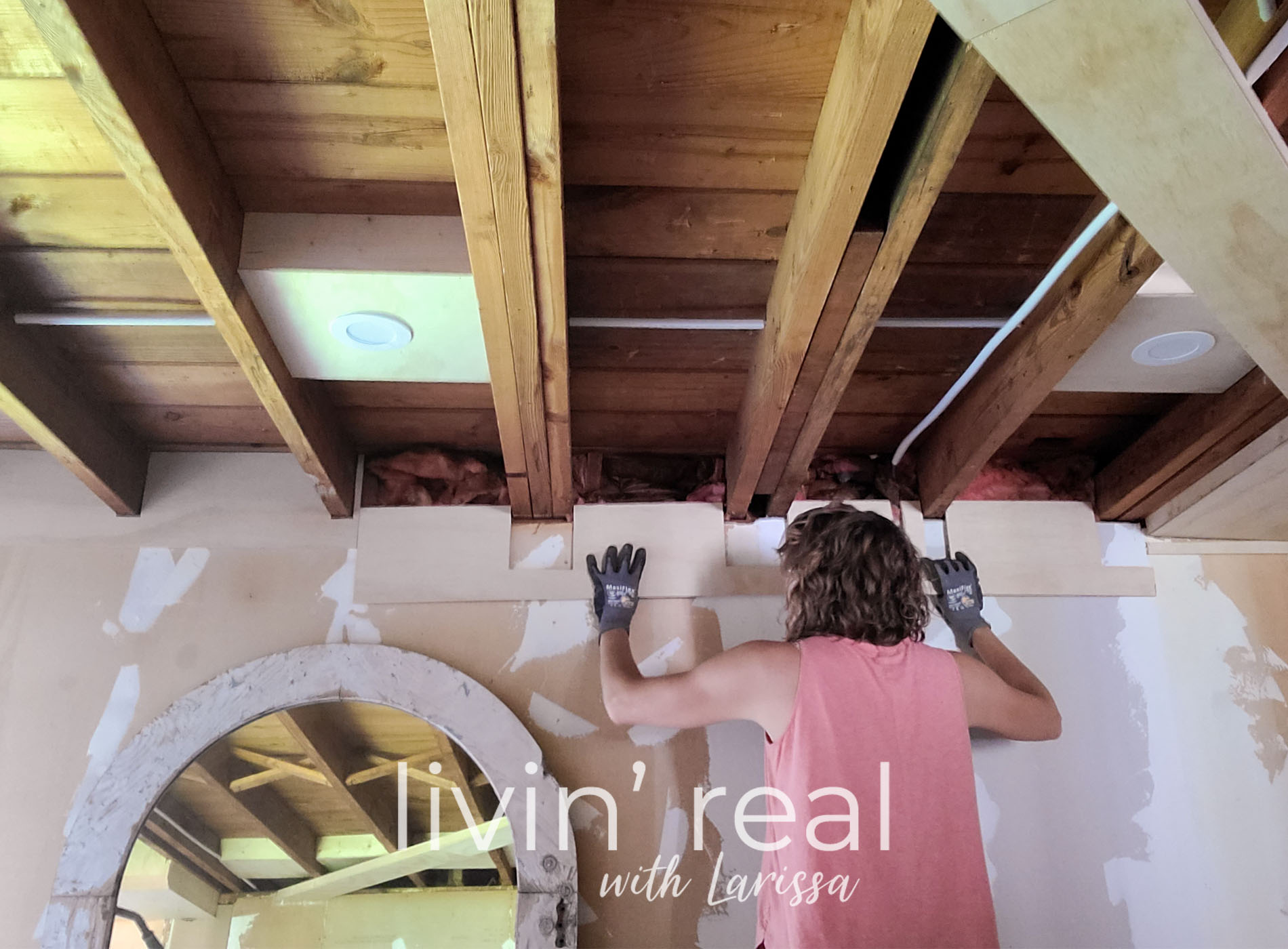 Featured DIY Wall to Ceiling Transition Tutorial by Livin' Real with Larissa | livinrealwithlarissa.com #livinrealwithlarissa